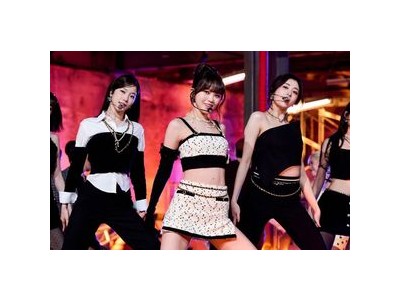 르세라핌 연말 콘서트 무대에 팬들 환호