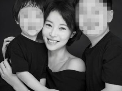황정음 두 아들과 함께한 가족사진으로 훈훈함 뿜뿜