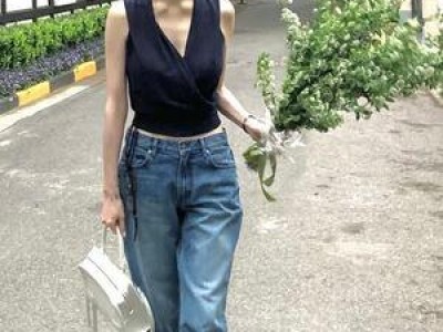 강민경 패션으로 또 한 번 화제